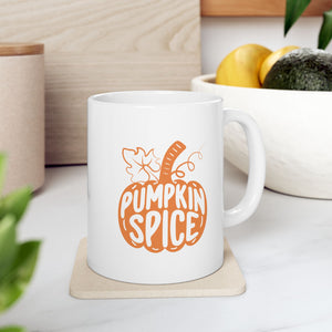 Taza de café con especias de calabaza