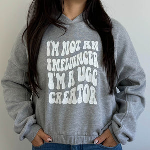 Sudadera con capucha con cintura ceñida Creator Chic para mujer: "UGC Creator" 